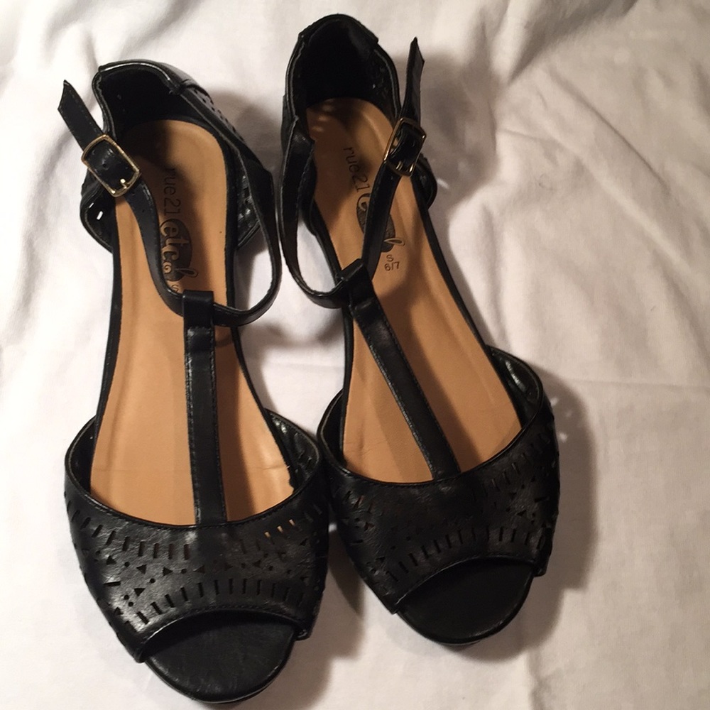Rue 21 Black Flat